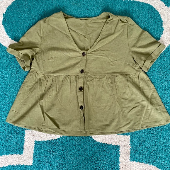 Button Front Top - Picture 2 of 3